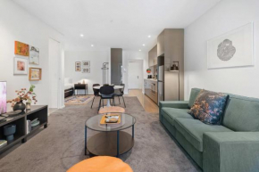 Chic Apartment In Melbournes Heart